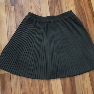 Romeo & Juliet velour hunter green mini skirt